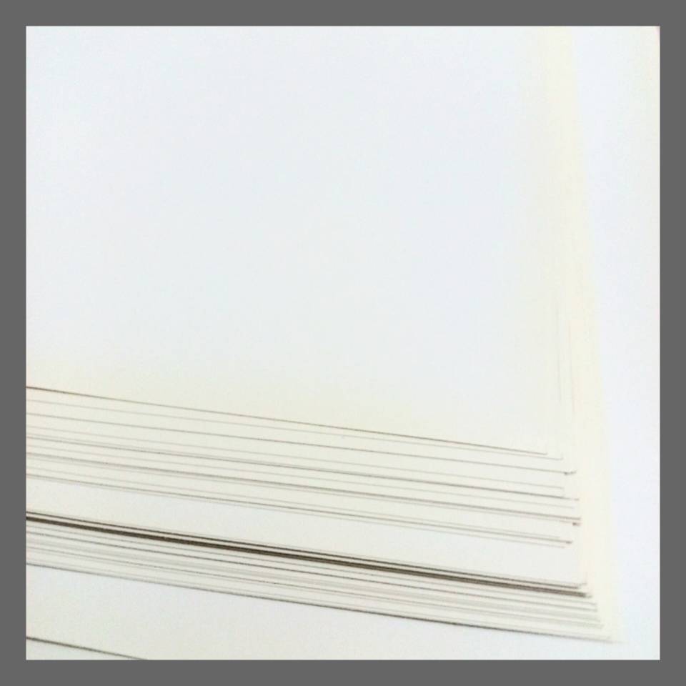 تصویر محصول کاغذگلاسه سفید براق (۵۰*۱۶) ۵۰برگ